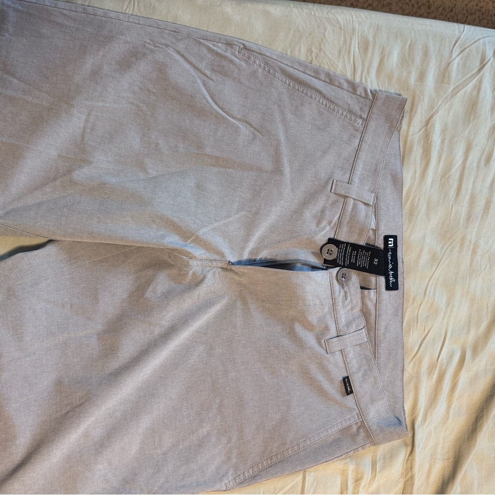 Travis Mathew Men’s Light Gray Chino Shorts